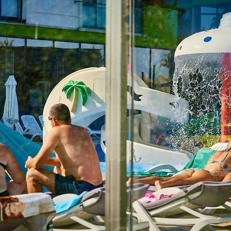 Royale Sundance Studio 8 Beach Spa & Pool Mamaia Nord Lägenhet Exteriör bild