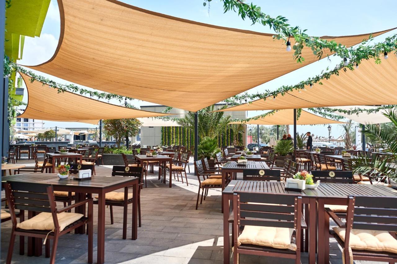 Royale Sundance Studio 8 Beach Spa & Pool Mamaia Nord Lägenhet Exteriör bild