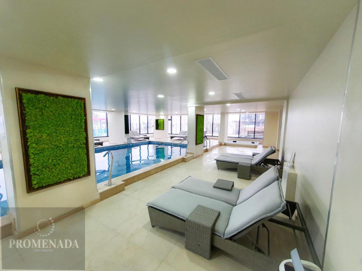 Royale Sundance Studio 8 Beach Spa & Pool Mamaia Nord Lägenhet Exteriör bild